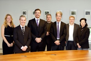 Group portrait after signing of the MoA between Eindhoven University of Technology and University of Technology, Sydney, with: Elise van den Hoven (project leader), Innes Ireland (UTS), Attila Brungs (UTS), Lawrence Wallen (UTS), Aarnout Brombacher (TU/e), Berry Eggen (TU/e), Thea Brejzek (UTS). Photo by Bart van Overbeeke.
